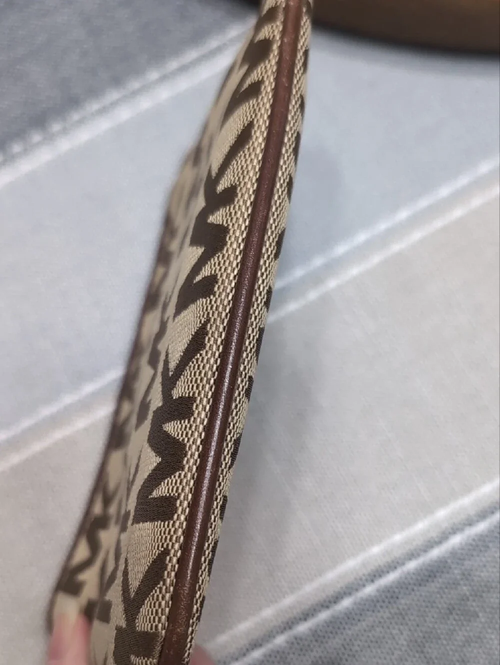 🌹Michael Kors Signature MK Canvas Wristlet